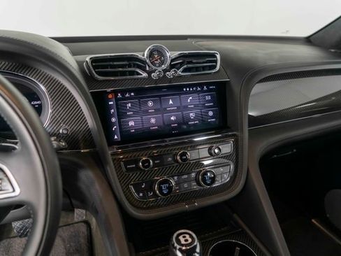 Used 2022 Bentley Bentayga AWD/4WD image 22