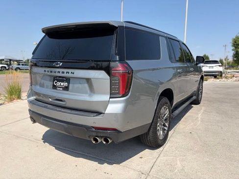 Used 2025 Chevrolet Suburban Z71 AWD/4WD image 5