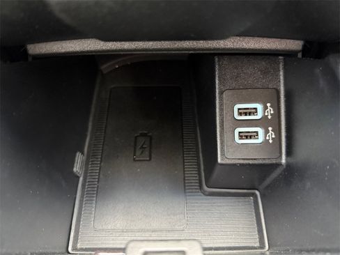 Used 2019 Ford Edge Titanium image 28