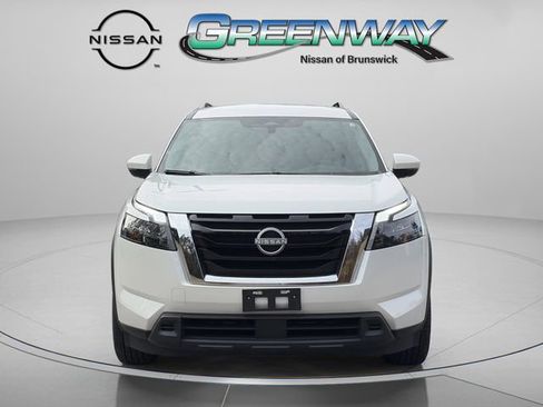 Used 2024 Nissan Pathfinder SV image 3