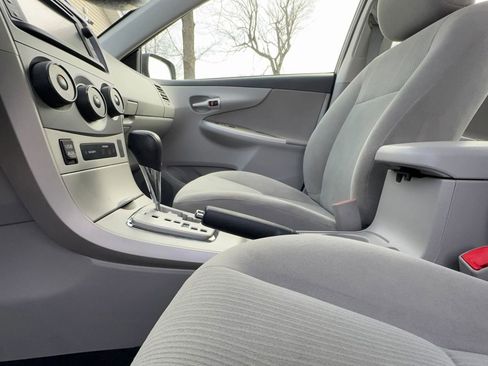 Used 2013 Toyota Corolla LE FWD image 14