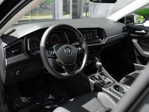 Used 2021 Volkswagen Jetta SE FWD image 9