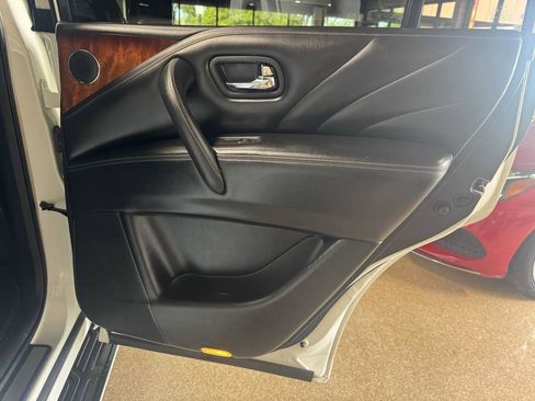 Used 2017 INFINITI QX80 2WD w/ Deluxe Technology Package image 30