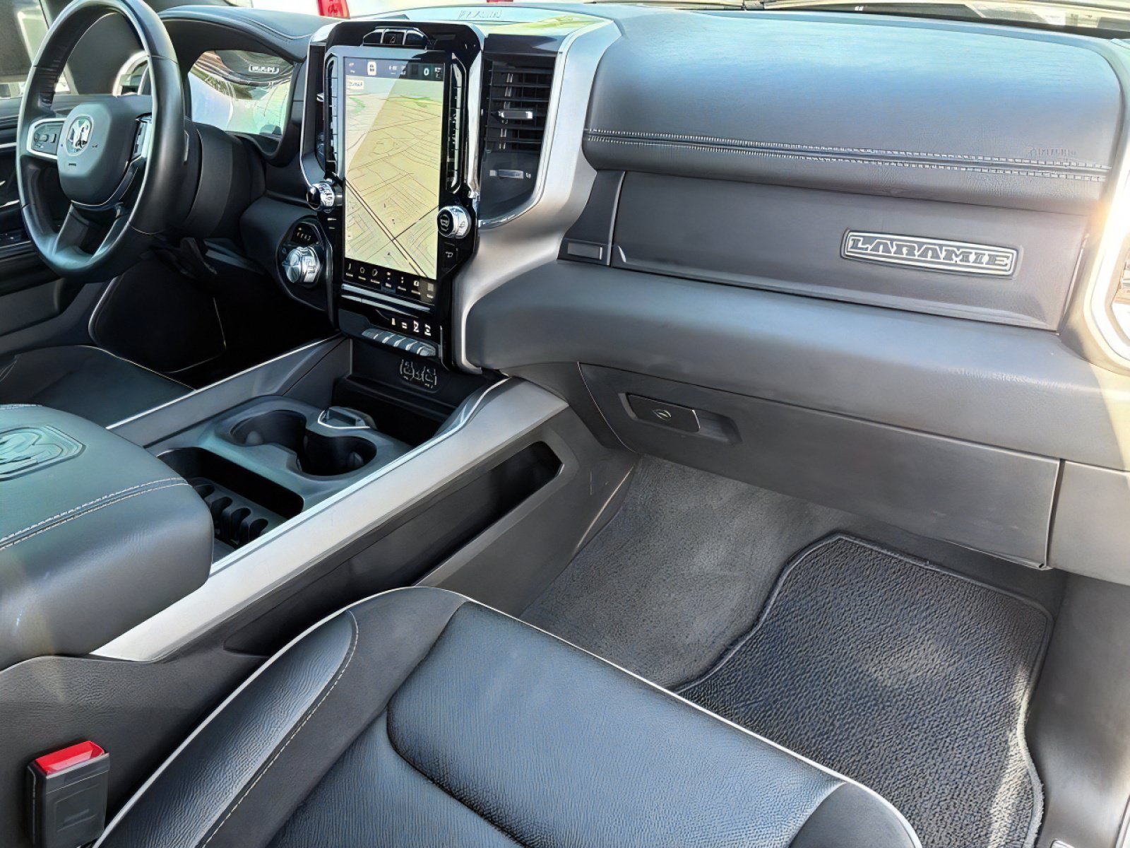 Used 2022 RAM 1500 Laramie w/ Sport Appearance Package AWD/4WD image 11