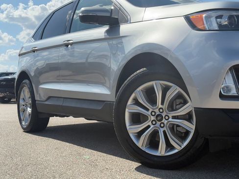 Used 2023 Ford Edge Titanium AWD/4WD image 2