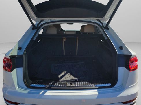 Used 2019 Audi Q8 Prestige w/ Luxury Package image 31