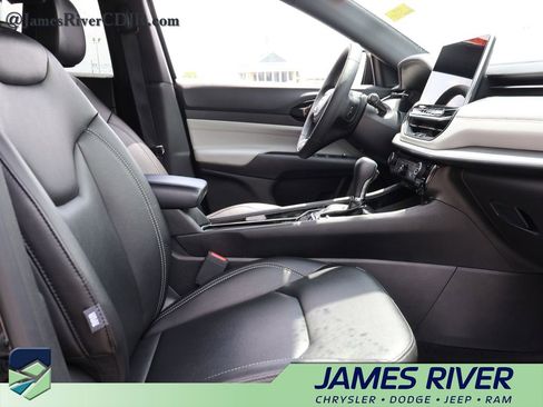 Used 2025 Jeep Compass Limited AWD/4WD image 9