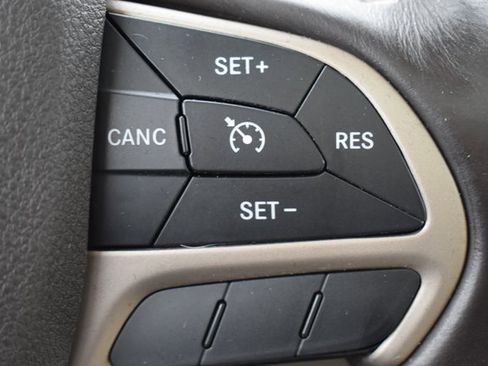 Used 2014 Jeep Grand Cherokee Overland image 27