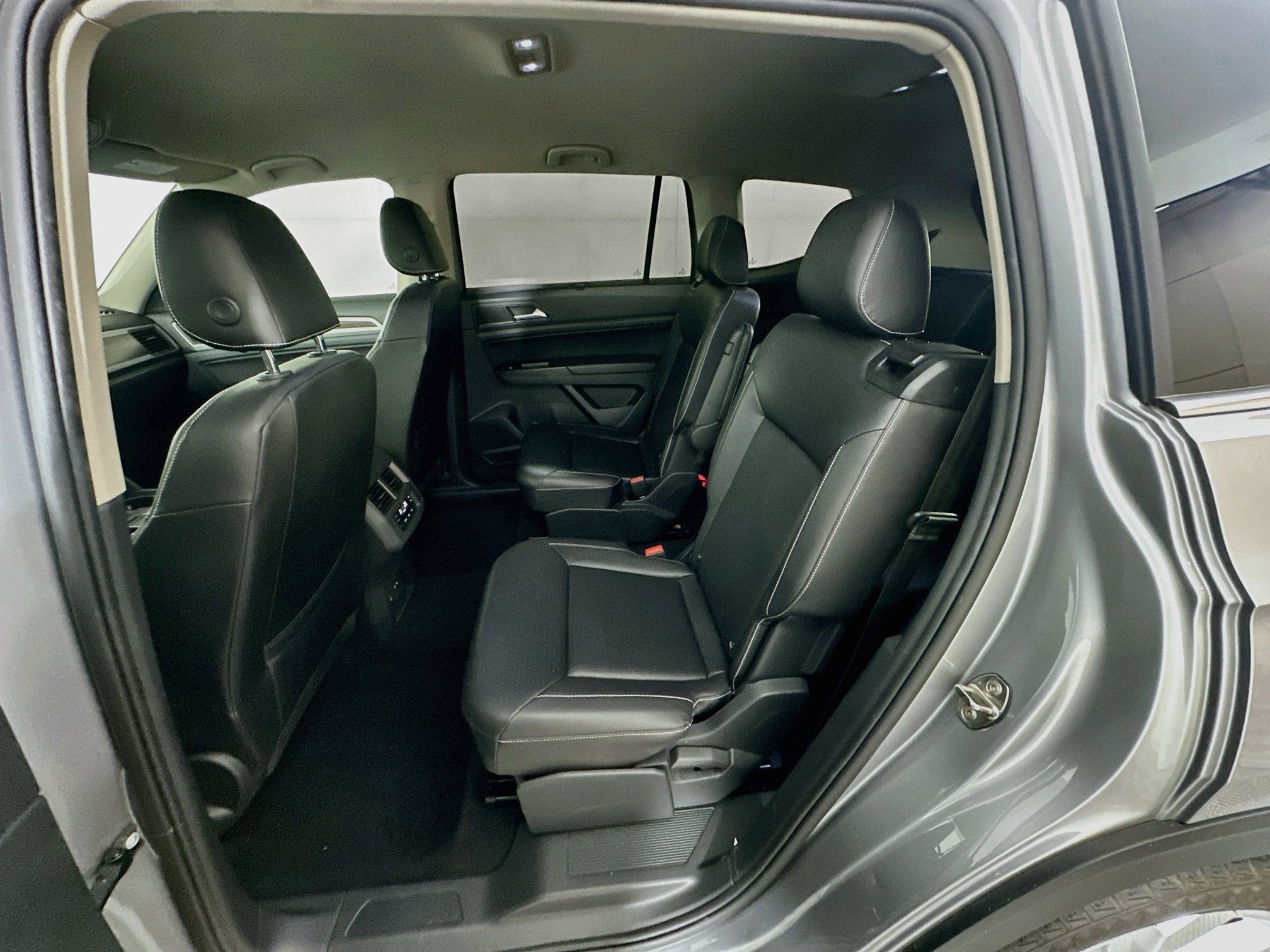 Used 2021 Volkswagen Atlas SE w/ Towing Package FWD image 27