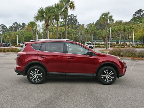 Used 2018 Toyota RAV4 LE image 2