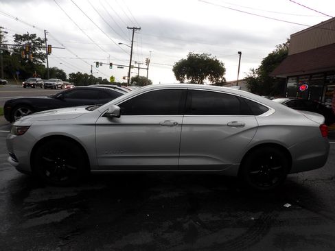 Used 2017 Chevrolet Impala LT image 2