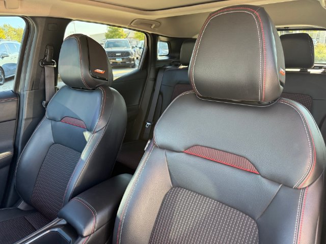 Used 2025 Nissan Kicks SR w/ SR Premium Package AWD/4WD image 14