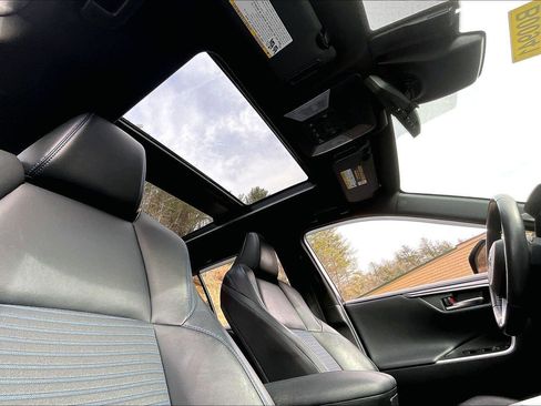 Used 2020 Toyota RAV4 XSE image 22