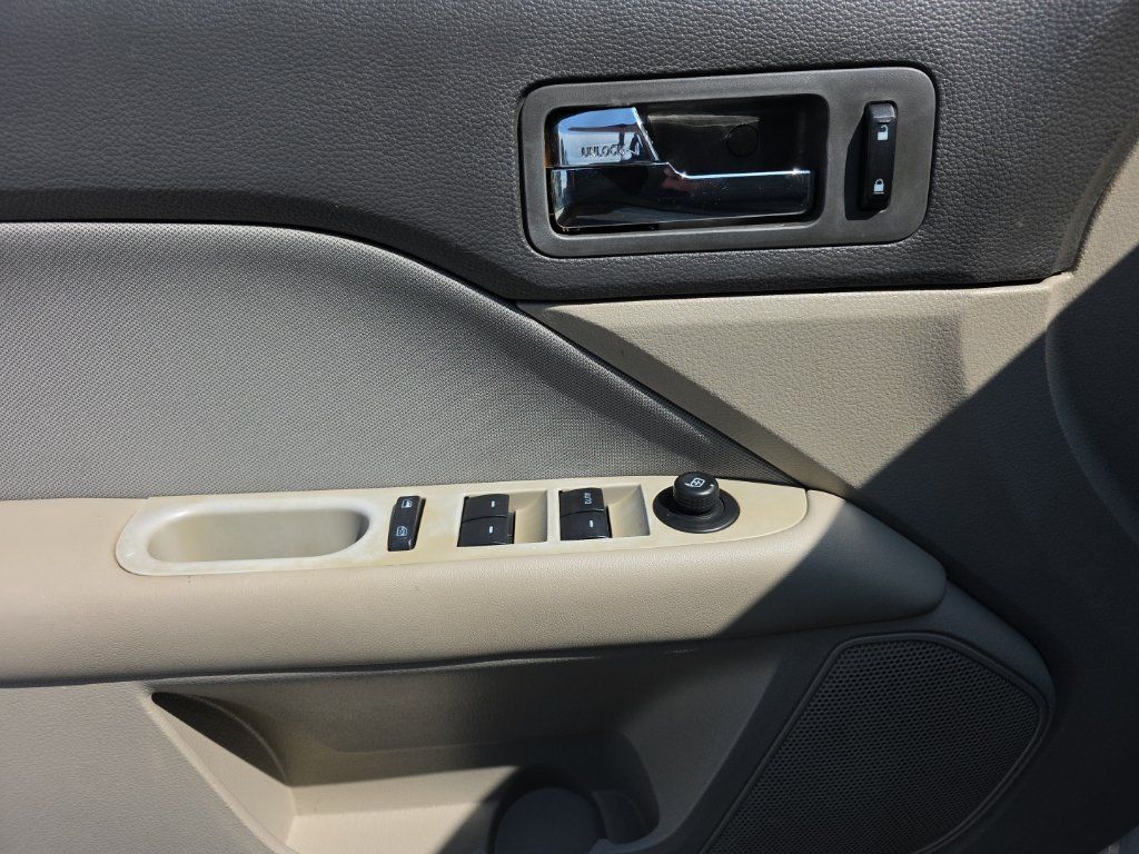 Used 2012 Ford Fusion SE FWD image 15