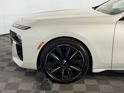 Used 2025 BMW 760i xDrive w/ Premium Package AWD/4WD image 9
