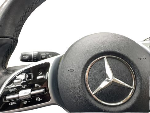 Used 2021 Mercedes-Benz GLC 300 image 39