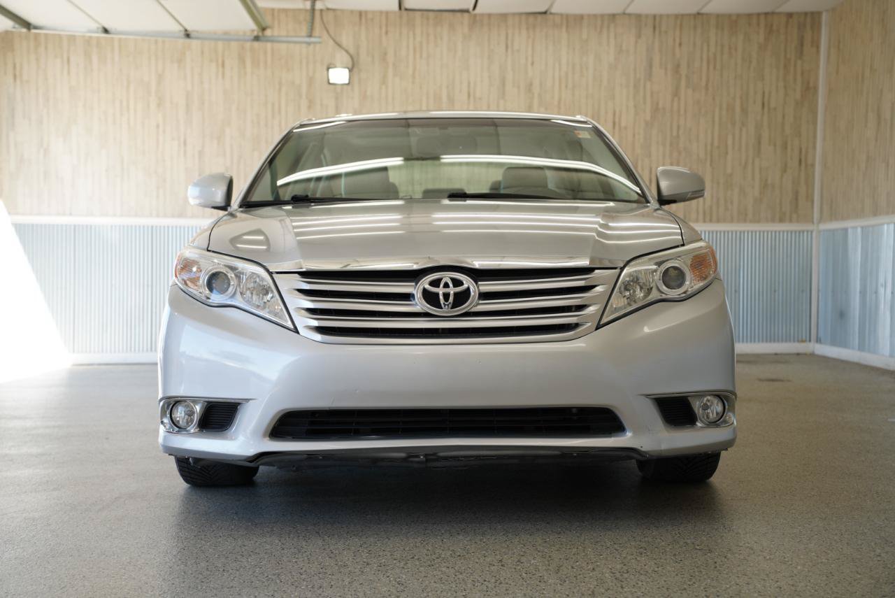 Used 2012 Toyota Avalon Limited FWD image 2