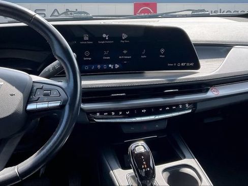 Used 2024 Cadillac XT4 Premium Luxury FWD image 9