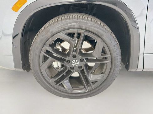 Used 2026 Volkswagen Tiguan SE R-Line AWD/4WD image 32