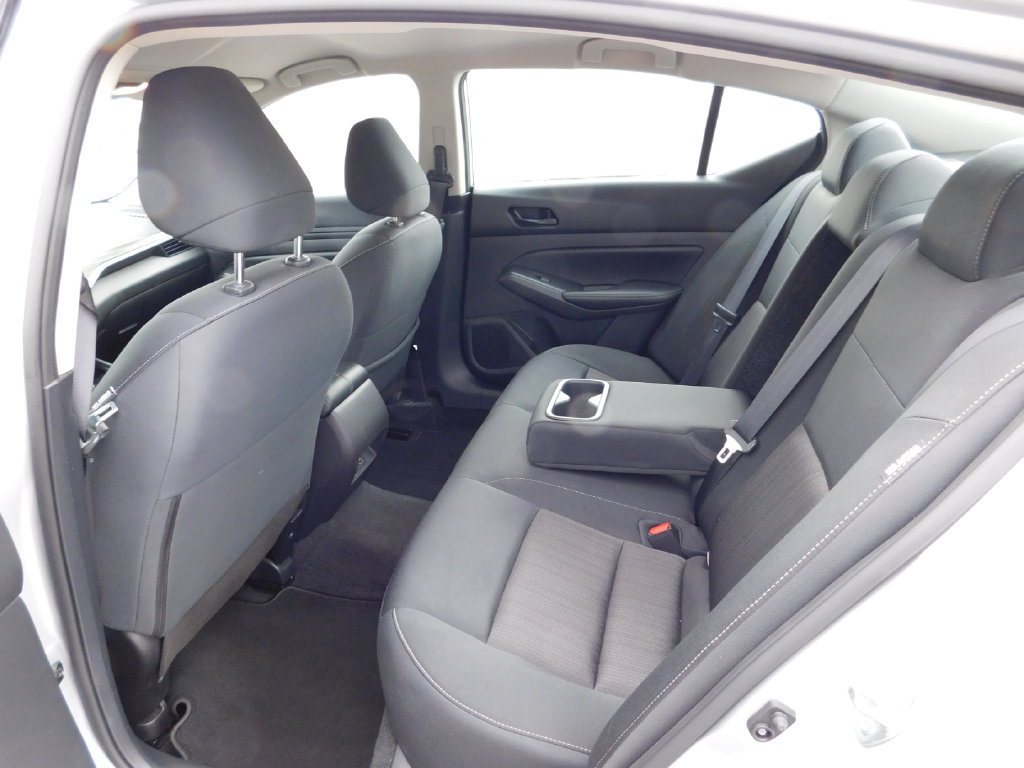 Used 2024 Nissan Altima 2.5 SV FWD image 8