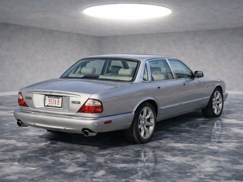 Used 2002 Jaguar XJ8 image 5