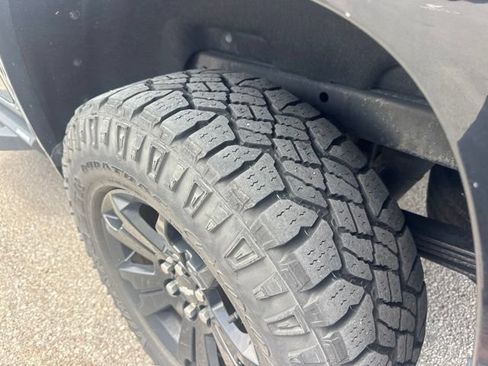 Used 2018 Chevrolet Colorado Z71 w/ Z71 Midnight Edition AWD/4WD image 11