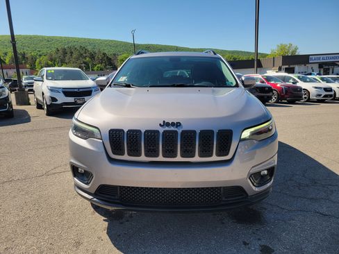 Used 2020 Jeep Cherokee Latitude Plus AWD/4WD image 5