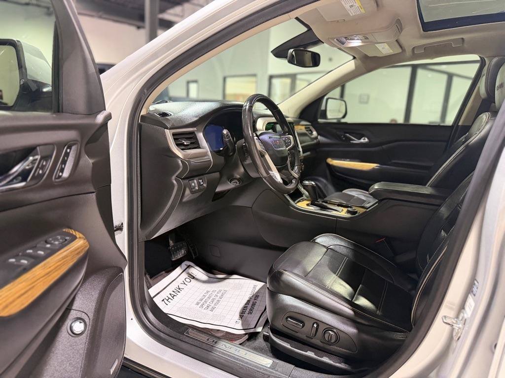 Used 2019 GMC Acadia Denali w/ Technology Package FWD image 15