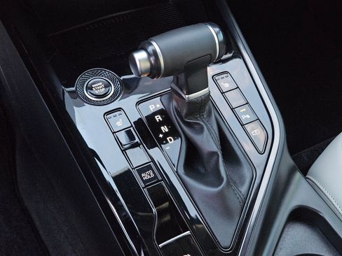 Used 2023 Kia Niro EX image 29