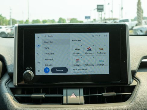 Used 2023 Toyota RAV4 SE w/ Convenience Package image 15