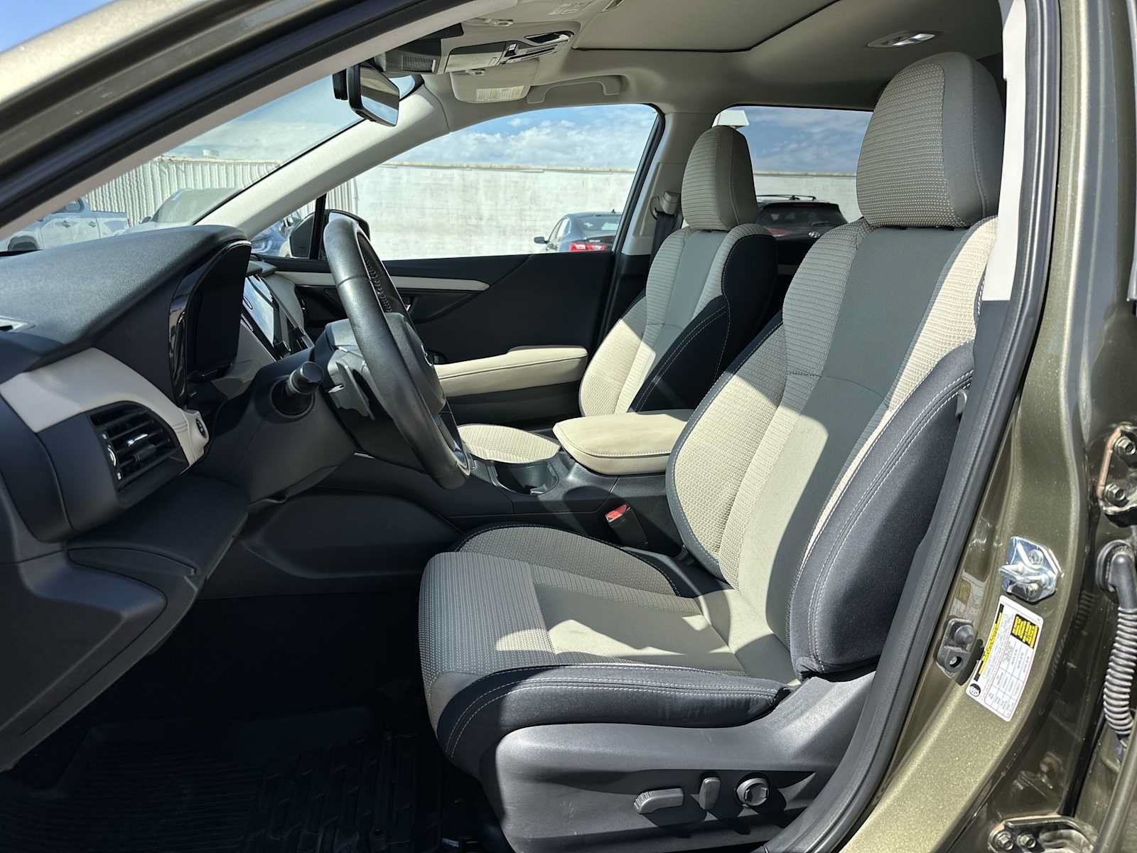 Used 2025 Subaru Outback Premium AWD/4WD image 19