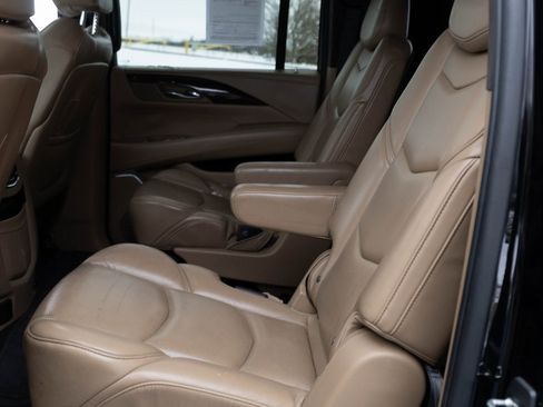 Used 2020 Cadillac Escalade ESV Platinum image 21
