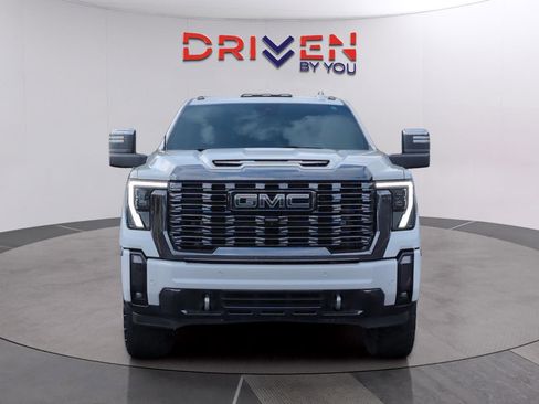 Used 2024 GMC Sierra 3500 Denali Ultimate AWD/4WD image 8