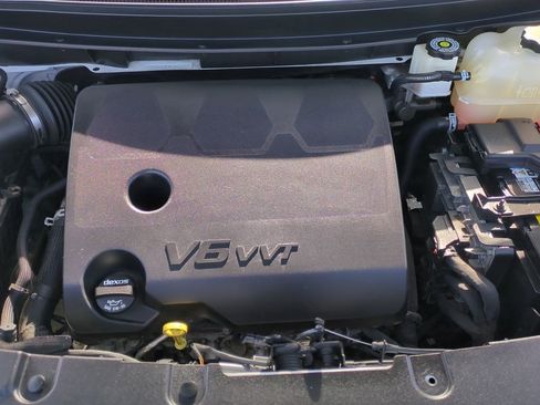 Used 2021 Chevrolet Traverse LT image 25