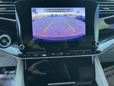 Used 2023 Jeep Wagoneer 4WD image 30