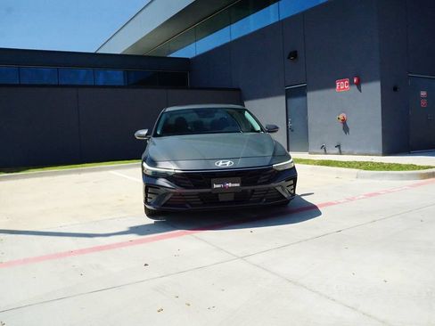 New 2026 Hyundai Elantra Limited FWD image 2