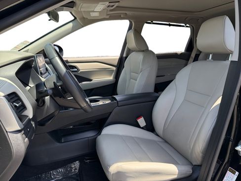 Used 2023 Nissan Rogue SV w/ SV Premium B Package image 9