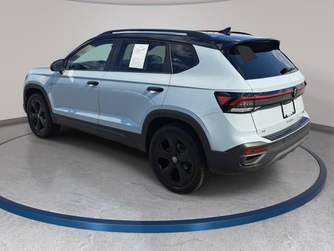 Used 2025 Volkswagen Taos SE AWD/4WD image 7