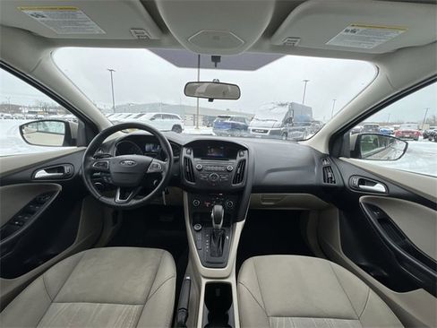 Used 2017 Ford Focus SE w/ Cold Weather Package image 14