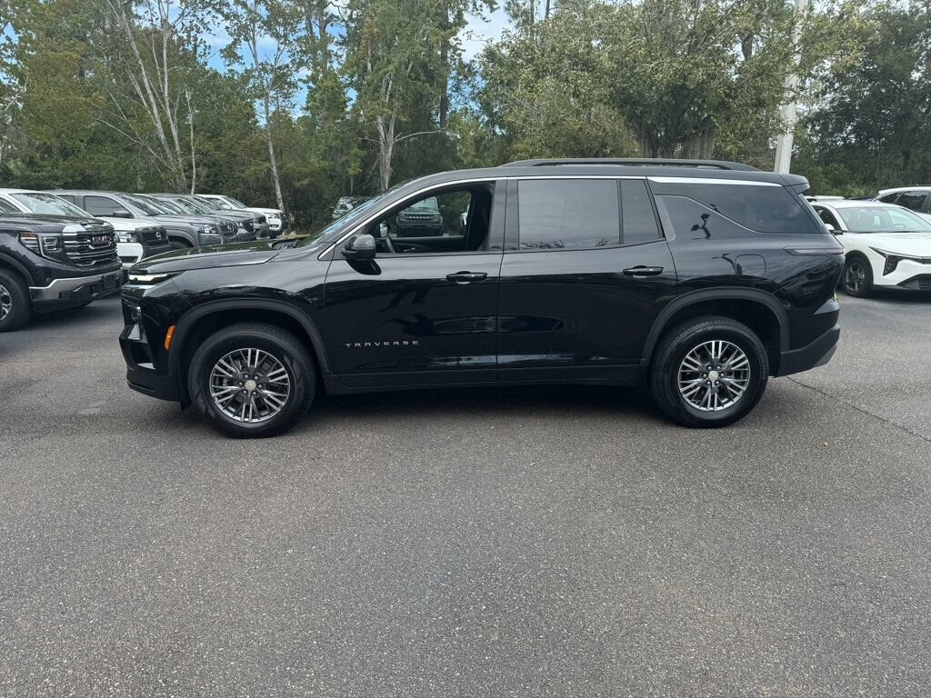 Used 2026 Chevrolet Traverse LT AWD/4WD image 2