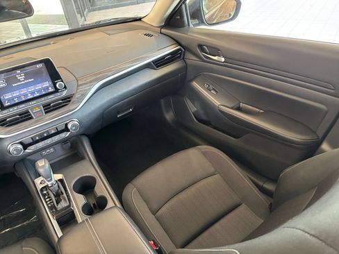 Used 2025 Nissan Altima 2.5 SV FWD image 35