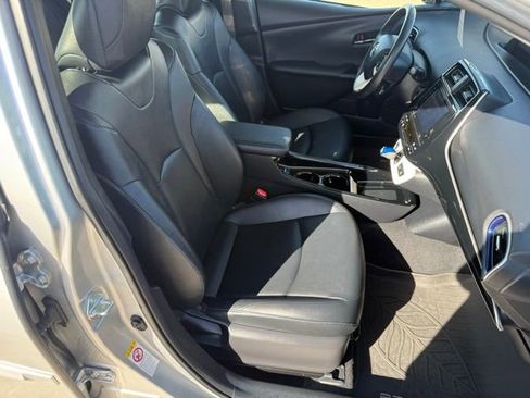 Used 2017 Toyota Prius Three Touring FWD image 30