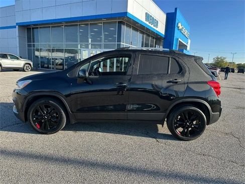 Certified 2021 Chevrolet Trax LT w/ Redline Edition image 2