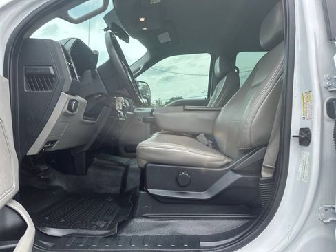 Used 2017 Ford F250 XL w/ STX Appearance Package AWD/4WD image 18