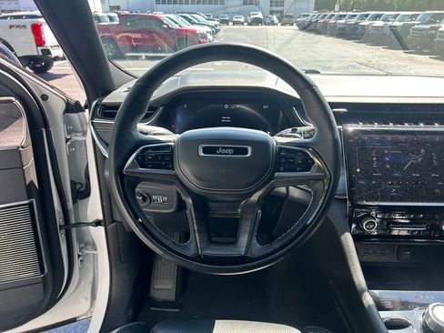 Used 2024 Jeep Grand Cherokee Overland w/ Adv Protech Group III AWD/4WD image 16