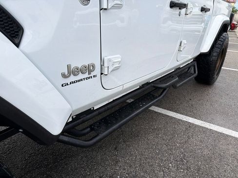 Used 2023 Jeep Gladiator Overland AWD/4WD image 10