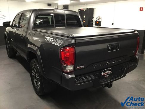 Used 2016 Toyota Tacoma TRD Sport w/ Towing Package AWD/4WD image 7