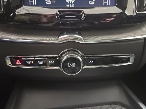 Used 2018 Volvo XC60 T6 R-Design w/ Convenience Package image 15