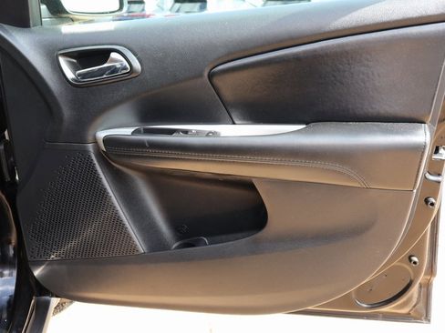 Used 2020 Dodge Journey SE w/ SE Popular Equipment Group image 9