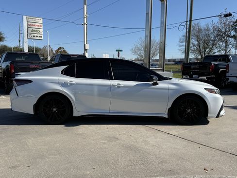 Used 2021 Toyota Camry XSE image 3